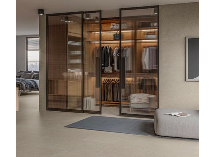 Open style walk-in wardrobe design, showcasing a minimalist layout with accessible shelving and hanging space, perfect for a stylish and organized setup.