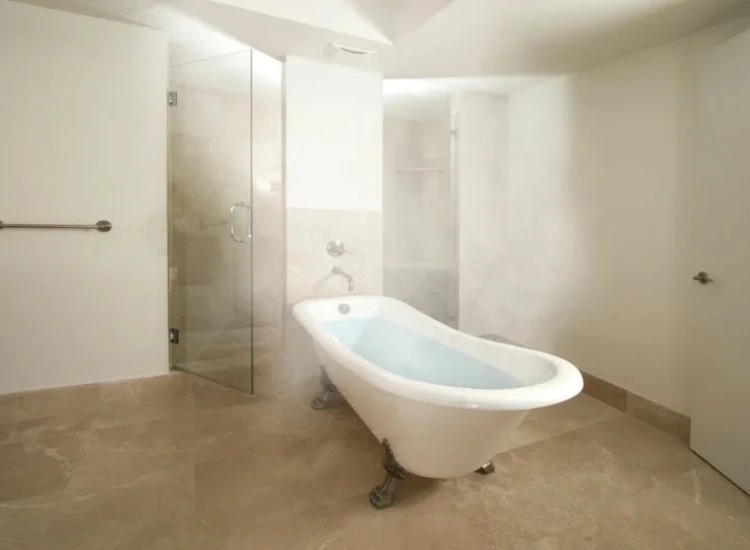 32. A White CFL Compact Fluorescent Lamp Light Fixture 32. A White CFL Compact Fluorescent Lamp Light Fixture