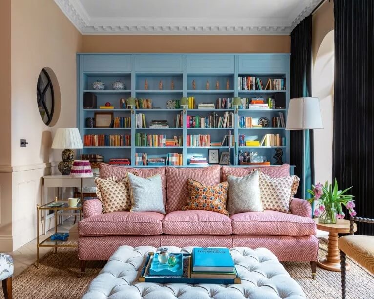 Dynamic Color Dichotomy
