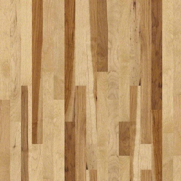 Sheesham wood grains are quite coarse with diffuse-porous arrangement, enhancing the appearance of the wood