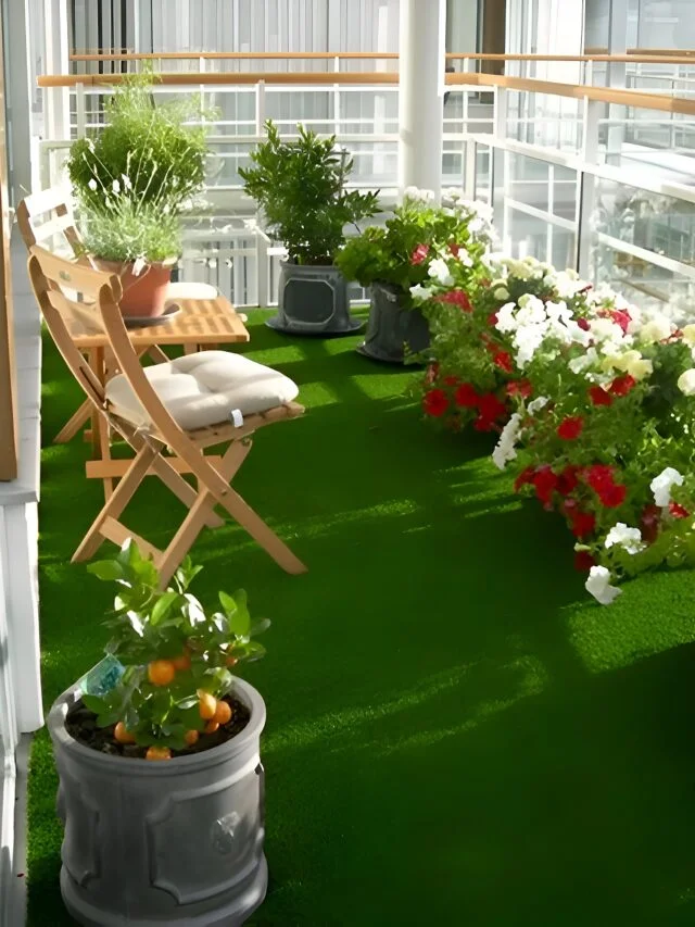 Small-Balcony-Design-with-Artificial-Turf-or-Grass-Mat