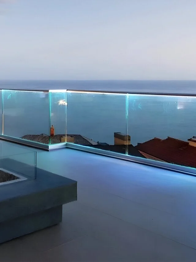 Glass-Balustrade-with-LED-Lighting-for-Balcony-Railing-Design