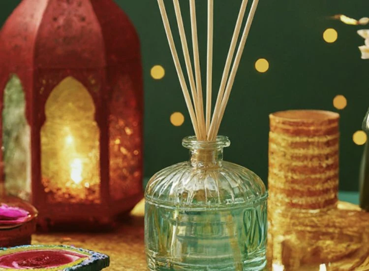 25.Soul Scents Glass Ocean Reed Diffuser Set sophisticated blend of elegance and relaxation offers a toxin-free formula, ensuring a safe and enjoyable diffuser for room