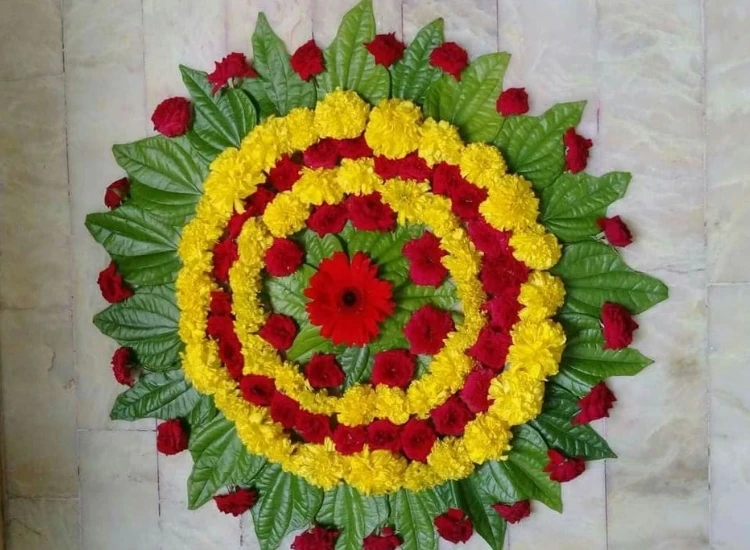 29.Eco Friendly design Beautifully designed eco-friendly rangoli using biodegradable ingredients, creating a vibrant and green festive atmosphere.