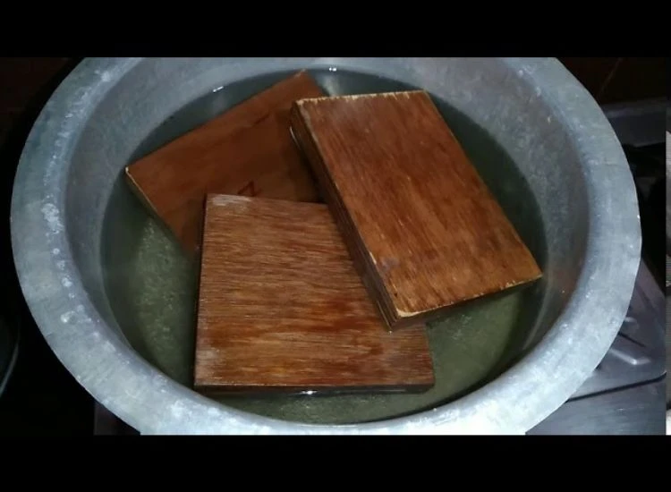 34. Plywood boiling test showcasing the plywood boiling test are used to assess the plywood's strength, durability, and water resistance