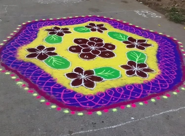 41.Muggu Rangoli Traditional Muggu rangoli from Andhra Pradesh, featuring intricate geometric designs and vibrant colors, symbolizing prosperity.
