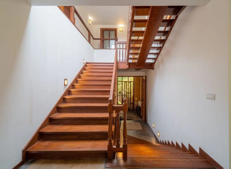 15. Wooden Finish Spacious Staircase 15. Wooden Finish Spacious Staircase
