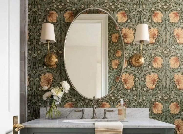 Floral vintage wallpaper for bathroom walls.